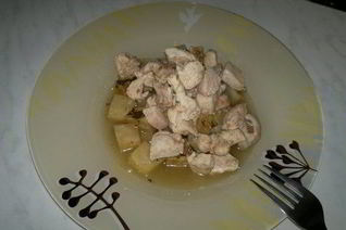 Два вида грудок птицы и корень сельдерея тушеный с тимьяном