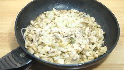 фаршированные куриные бедра с грибами