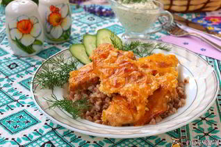 Филе индейки запеченное в сливочно-сырном соусе