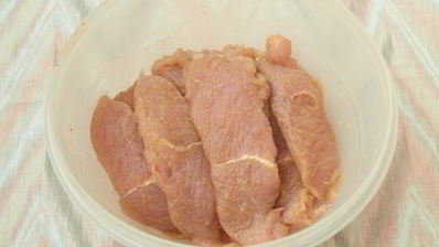 филе индейки запеченное в сливочно-сырном соусе