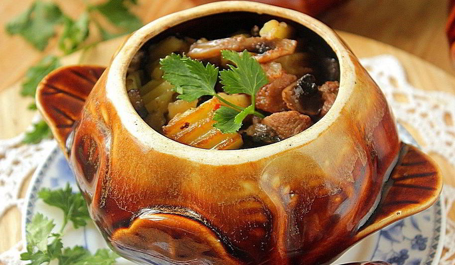 Рецепт горшочков с мясом и картофелем