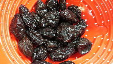 говядина по-гречески с черносливом