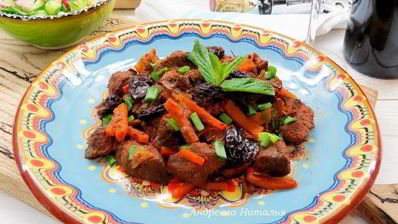 говядина по-гречески с черносливом