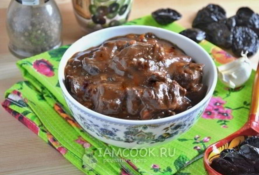 Говядина с черносливом в мультиварке