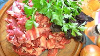 говядина с луком и барбарисом