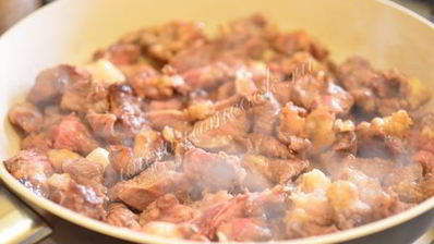 говядина с луком и барбарисом