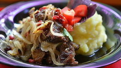 говядина с луком и барбарисом