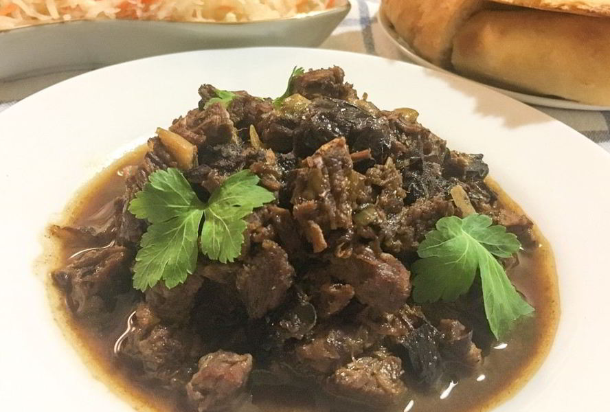 Говядина тушеная с черносливом