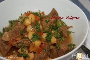 Говядина тушеная с нутом