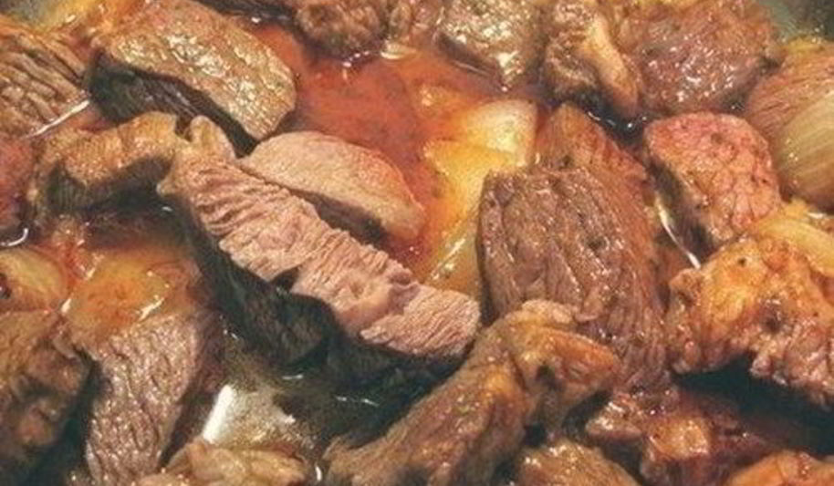 Рецепт говядины тушеной со специями в томатном соусе