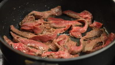 говядина, жареная с зеленой фасолью