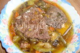 Говяжьи отбивные с овощами в мультиварке