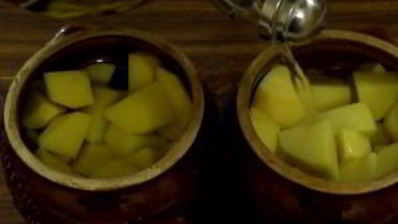 картофель и мясо в горшочках