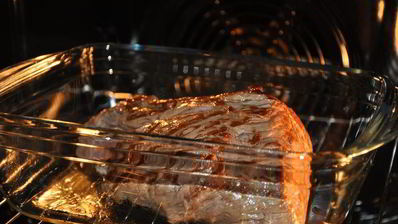 классический ростбиф с зеленым горошком