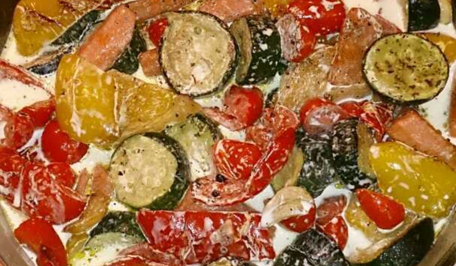 Рецепт кролика с овощами, тушеный в сливках с голубым сыром