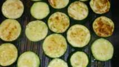 кролик с овощами, тушеный в сливках с голубым сыром