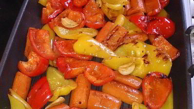 кролик с овощами, тушеный в сливках с голубым сыром