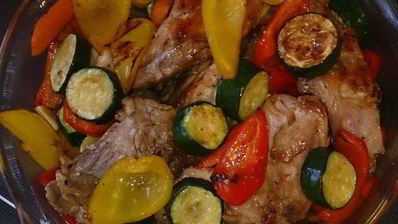 кролик с овощами, тушеный в сливках с голубым сыром