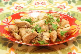 Куриная грудка тушеная в вине