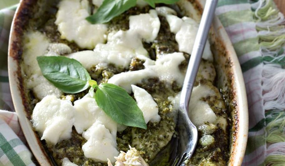 Рецепт куриного филе, запеченного в соусе песто