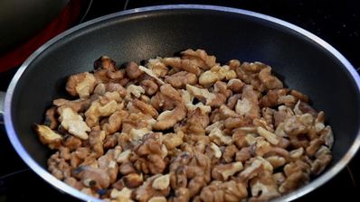 куриный кебаб с зеленой фасолью и томатным соусом