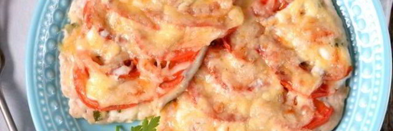 Куриные грудки с помидорами под сыром