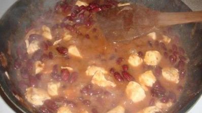 курица с фасолью