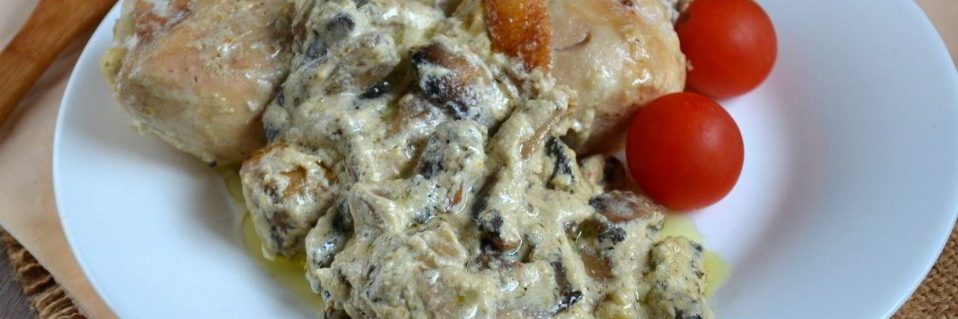 Курица с грибами в сметанном соусе