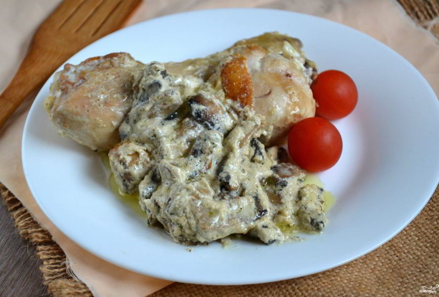Курица с грибами в сметанном соусе