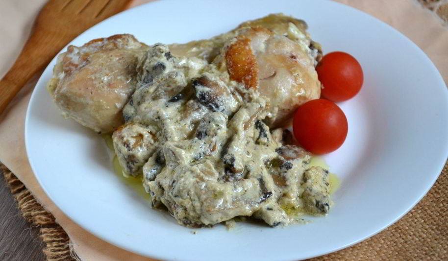 Рецепт курицы с грибами в сметанном соусе