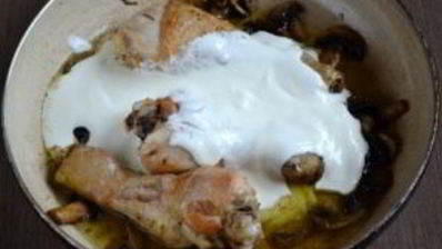 курица с грибами в сметанном соусе