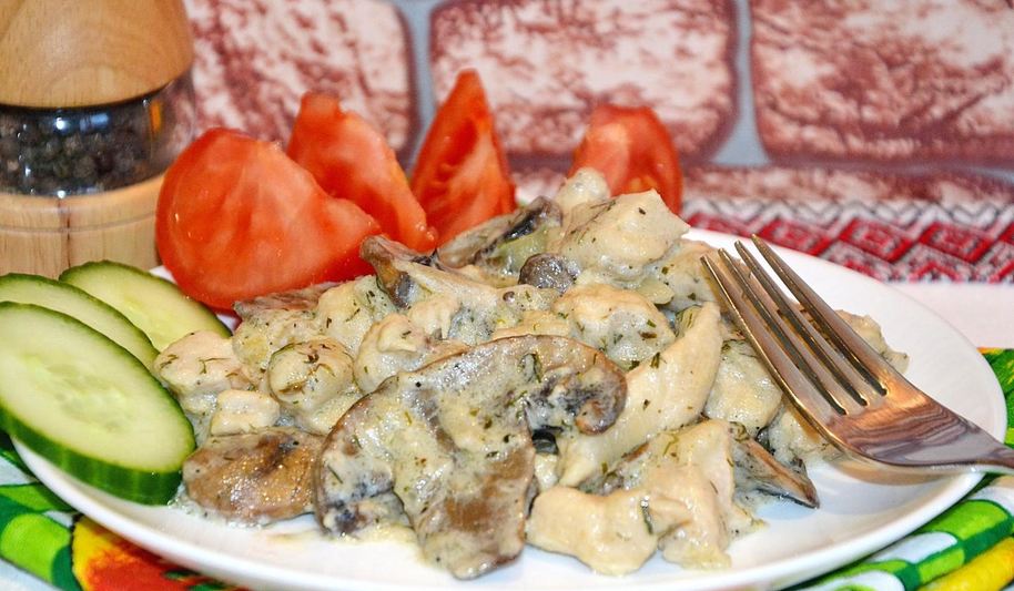 Рецепт курицы с шампиньонами в сливочном соусе