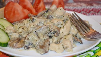 курица с шампиньонами в сливочном соусе