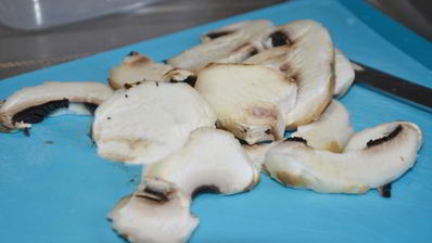 курица с шампиньонами в сливочном соусе