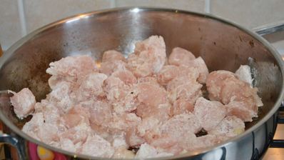 курица с шампиньонами в сливочном соусе