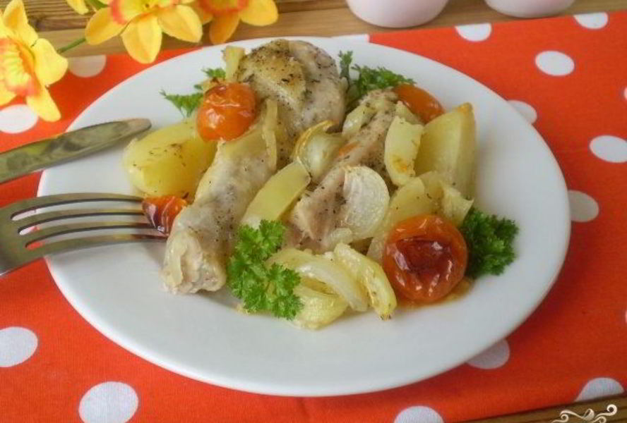 Курица в духовке с овощами и картофелем
