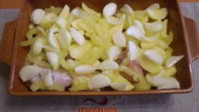 курица в духовке с овощами и картофелем