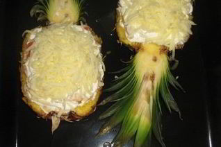 Курица, запеченная в ананасе