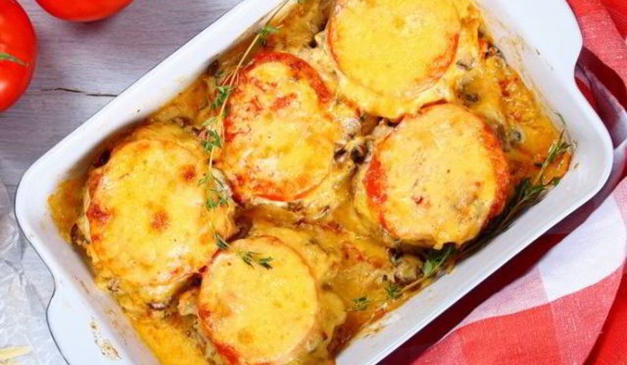 Рецепт мяса с помидорами и сыром