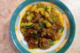 Мясо, тушеное с картофелем