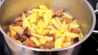 мясо, тушеное с картофелем
