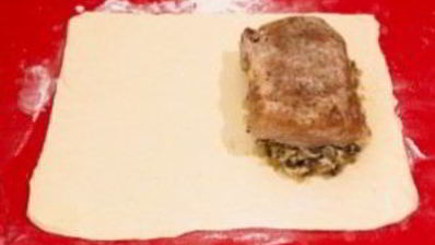 мясо в слоеном тесте