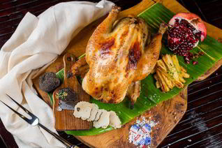 Ножка бресской пулярки, запеченная в печи, с молодыми овощами