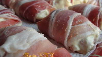 пряная куриная грудка в беконе, с фруктами