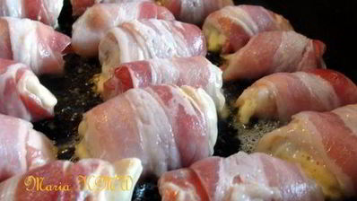 пряная куриная грудка в беконе, с фруктами