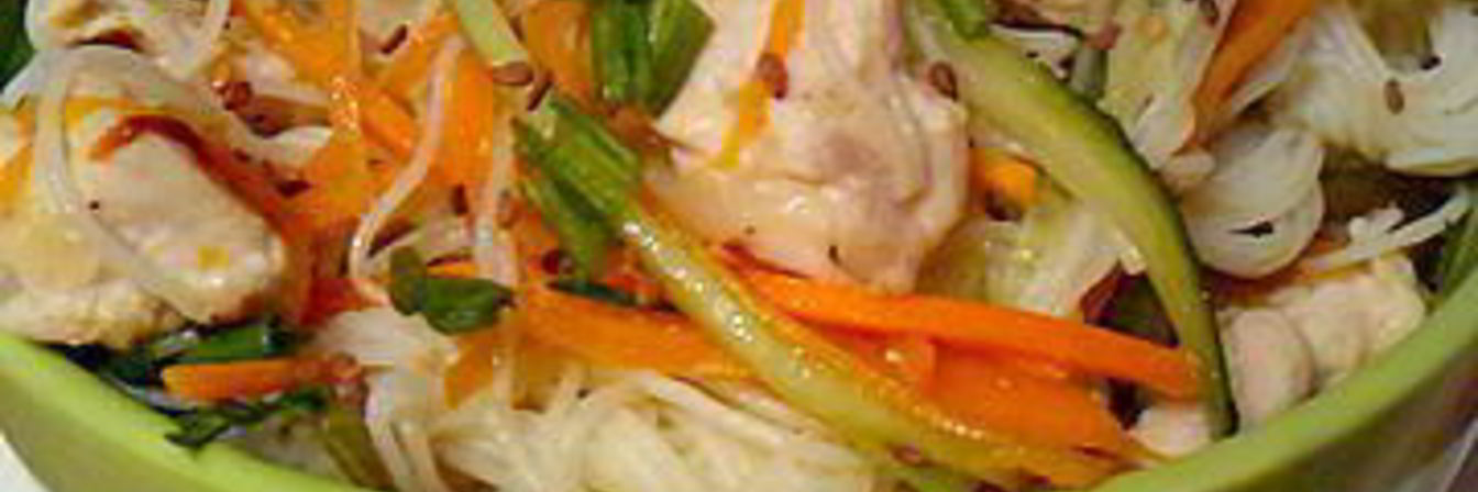 Рисовая вермишель с овощами и куриным филе