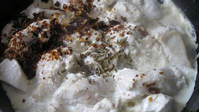 сливочные куриные грудки с шалфеем и томатами