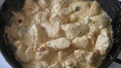 сливочные куриные грудки с шалфеем и томатами