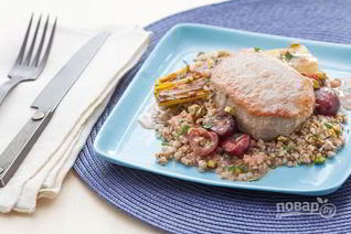 Свинина, тушенная с вишней