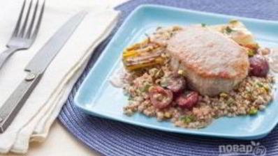 свинина, тушенная с вишней